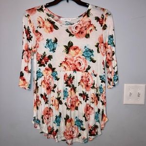 Coco and Main Floral Swjng Top sz Large